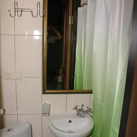 汽车旅馆 Guest House *