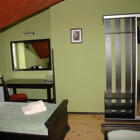 Guest House *